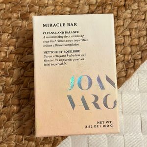 Joanna Vargas Miracle Bar